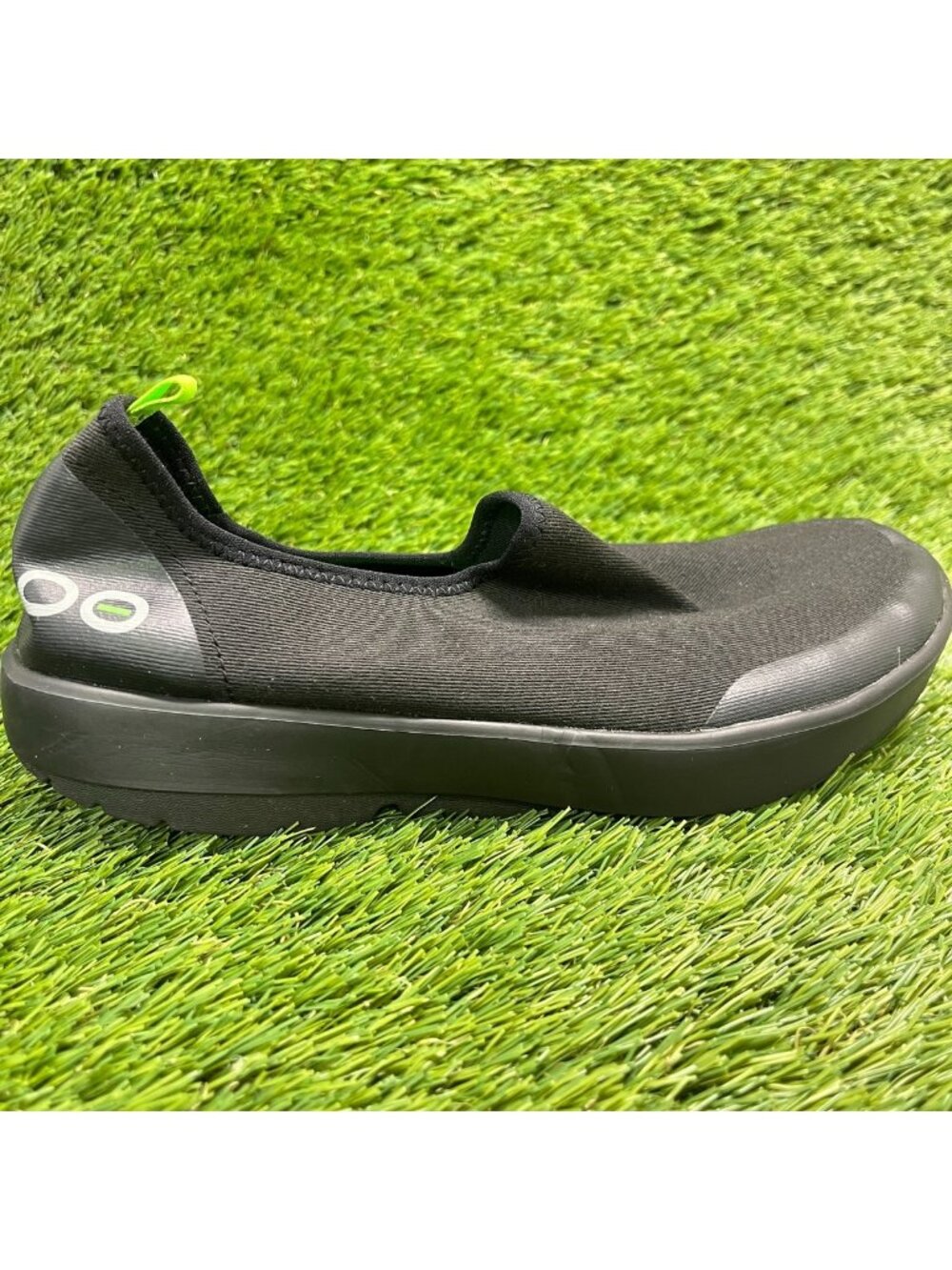 OOFOS OOmg eeZee Low Womens Size 8.5 Black Casual Walking Slip On Recovery Shoes